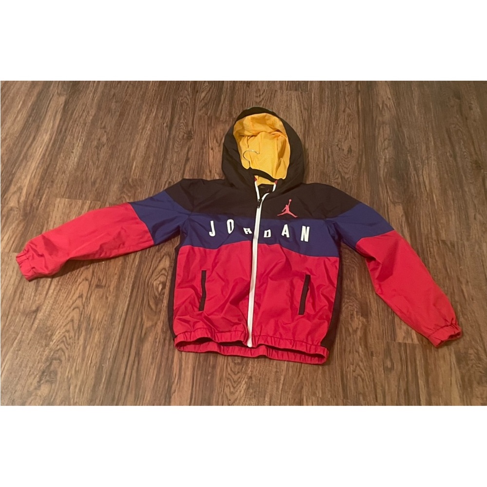 Jordan boys color block Windbreaker Jacket Lightweight Running Size 12-13 yrs.